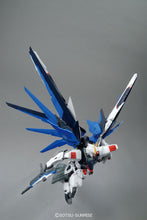 Load image into Gallery viewer, MG Freedom Gundam Ver.2.0
