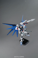 Load image into Gallery viewer, MG Freedom Gundam Ver.2.0
